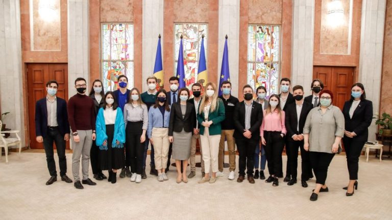 Maia Sandu meets with the representatives of Moldova’s youth organizations
