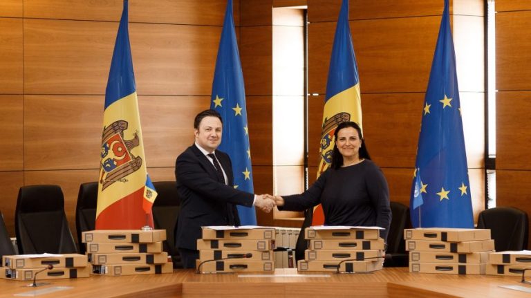 UNHCR will support the Chisinau Government in managing the refugee crisis