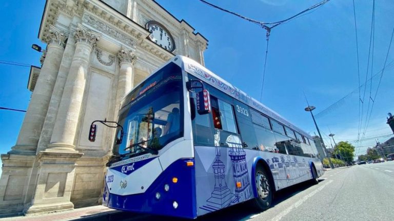 The Chisinau touristic bus will have a special route on weekends. It will be dedicated to famous couples
