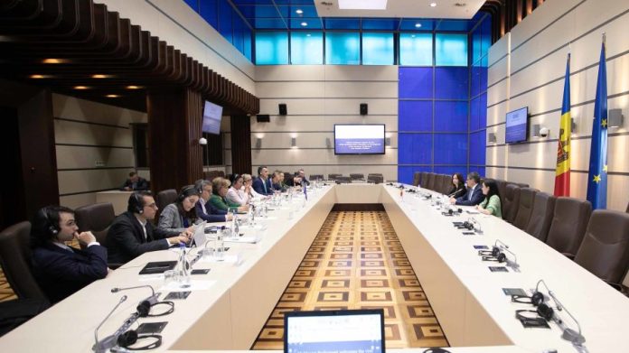 Delegatie-la-Parlament-900x505