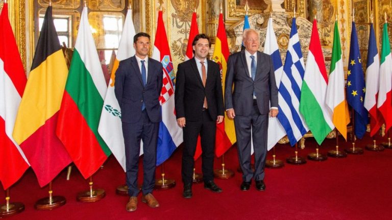 Minister Popescu met in Paris with French senators