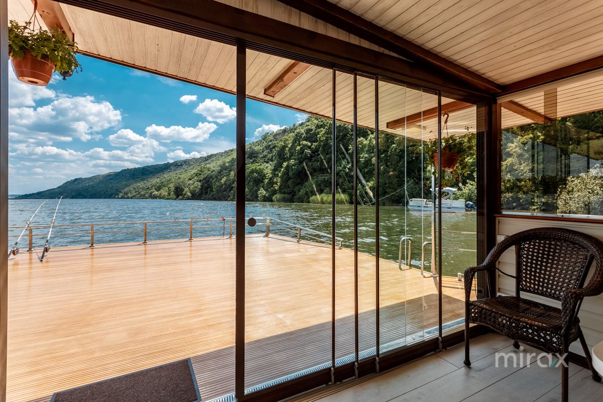 "Dream floating villa" one of a kind in Moldova! See how much it costs