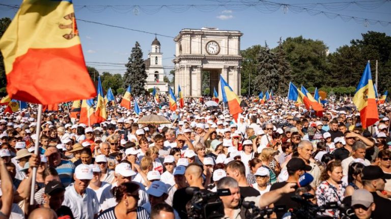Young people recruited via Telegram, paid to participate in a protest organized in Chisinau