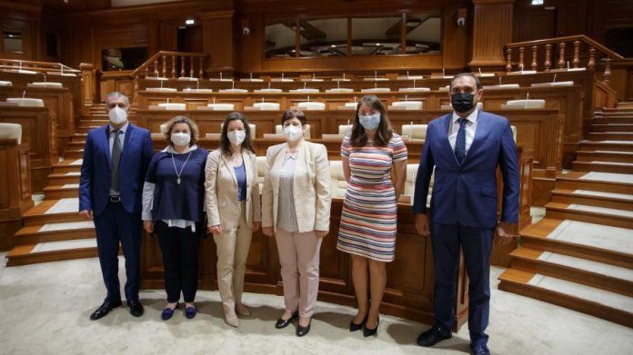 intrevedere-la-Parlament-900x505