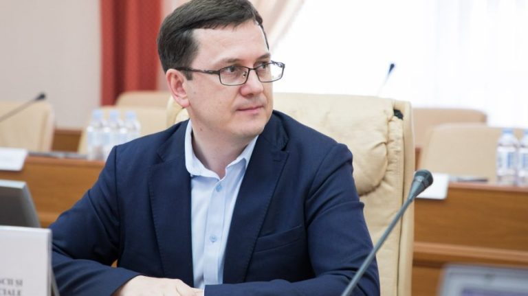 The Minister of Labor promised salary increases for community social workers