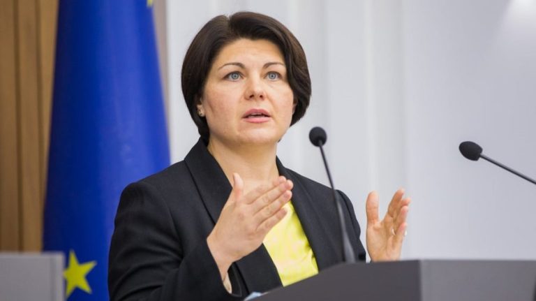 Employees from the private sector, urged to ask an increase in wages