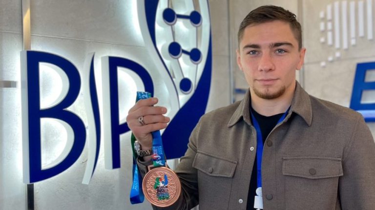 The Champion Denis Vieru visited the largest drug factory in Moldova