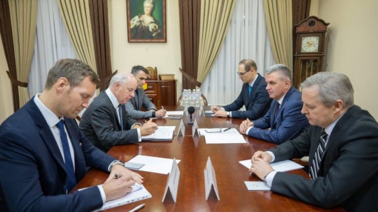 The US ambassador met with the separatist leader, Vadim Krasnoselski