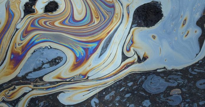 521925_oilspillimage_566478_crop