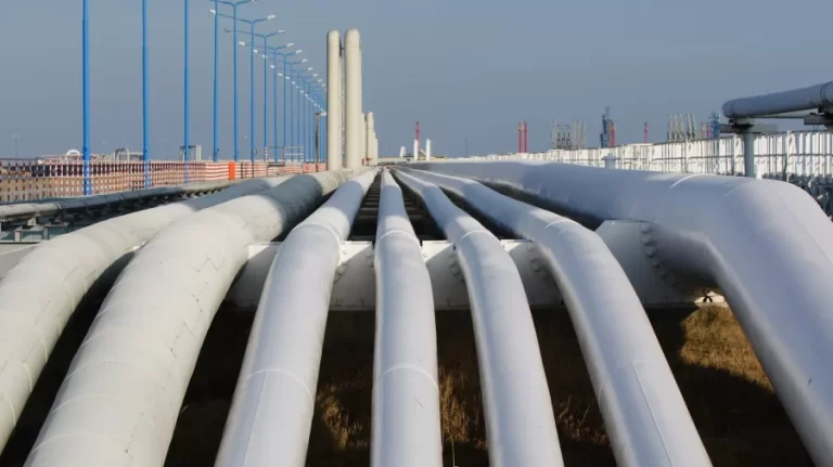 What is backhaul gas transport and how will it help Moldova become more independent from Russia