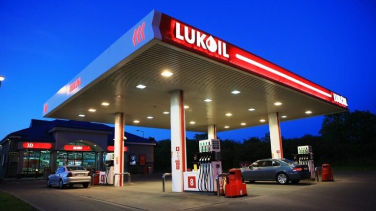 Lukoil says goodbye to Moldova. Which company will take over the 100+ gas stations