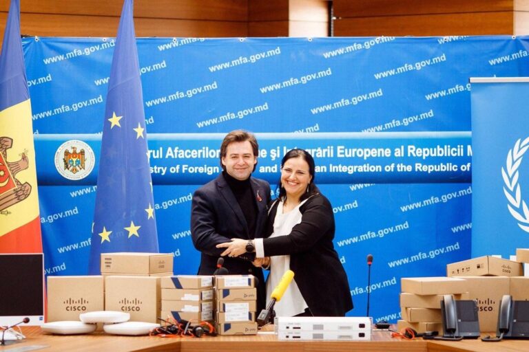 The UNHCR Representative in the Republic of Moldova came with a donation to the Foreign Ministry