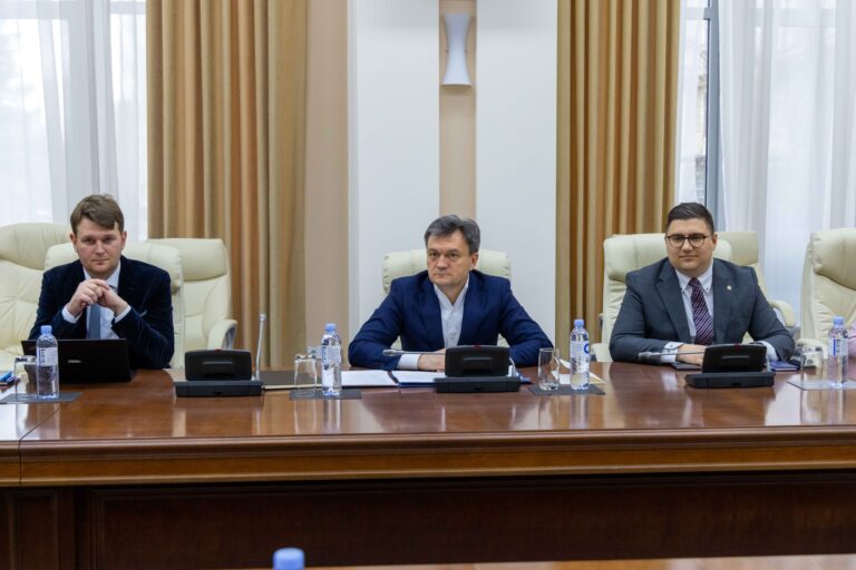 PM of Moldova discusses investment climate with Romanian ambassador and experts