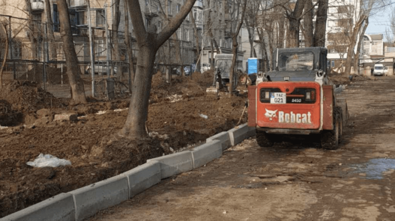 Chisinau municipality invests in the repairment of access roads in residential blocks