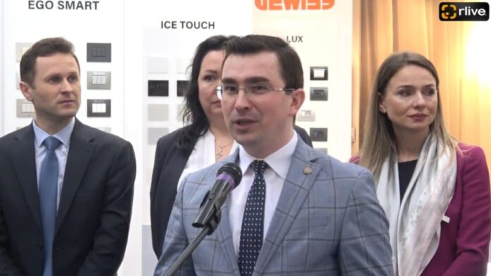 moldconstruct-900x505-1