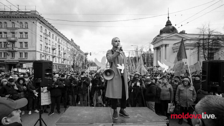 How is Russia attempting to destabilize Moldova? Transnistrian issue and organized protests