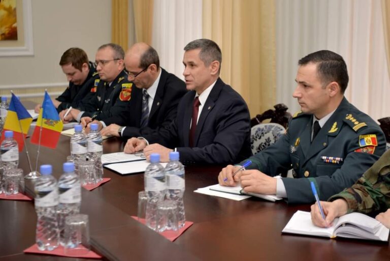 Minister of Defense from Chisinau Shakes Hands with Romanian Ambassador, Strengthens Defense Partnership Ahead of Trilateral Meeting