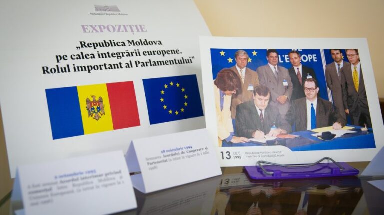 The Parliament invites you to an exhibition. A series of photographs and documents are on display.