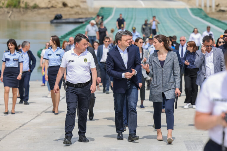 USAID Enhances Moldova’s Cross-Border Efficiency with Mobile Office Donation