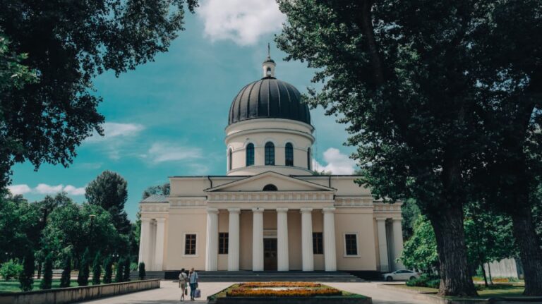 Touristic Chisinau: How the Turks’ cannons turned into Bells for the Metropolitan Cathedral