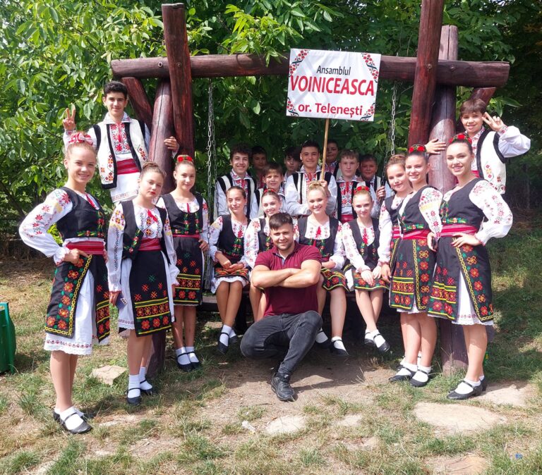 (VIDEO) Young dancers from Moldova made a sensation on the beach in Bulgaria