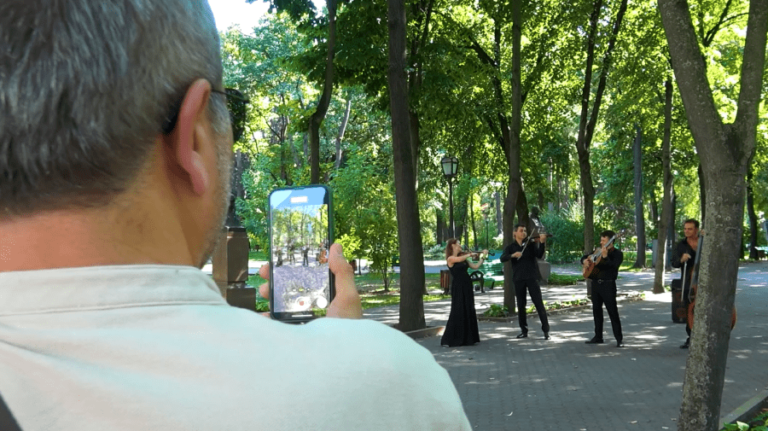 Mystery revealed: Find out why the musicians came out in black to perform on the streets of Chișinău!