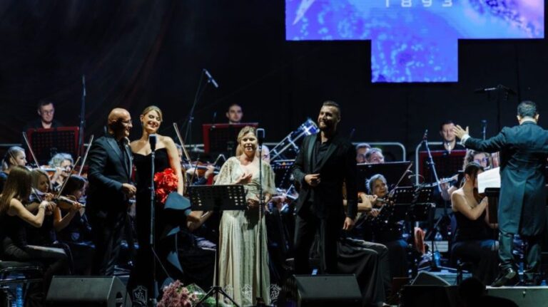 Exceptional voices, superb duets, and the famous “O solo mio” echoed at the VinOpera Festival