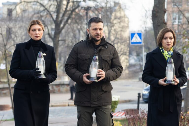 President of Moldova, together with Volodymyr and Olena Zelensky, paid tribute to the memory of those who perished during the Revolution of Dignity