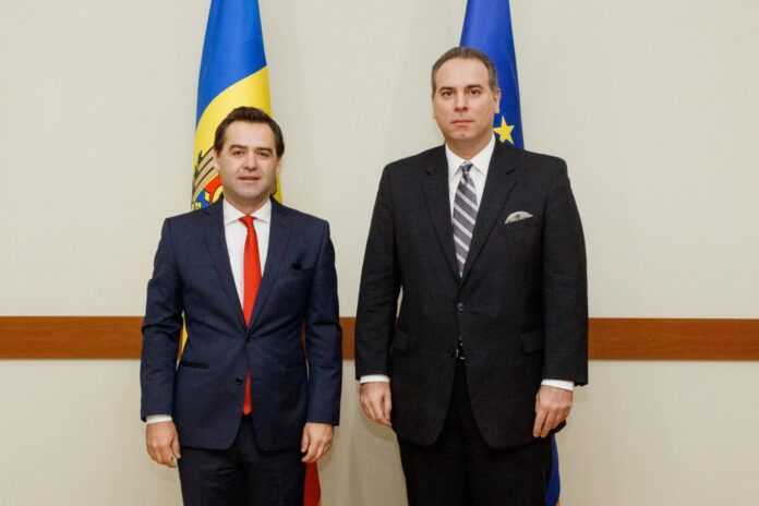 EB90D6F4-DB73-426D-9289-17E84F93DB7B