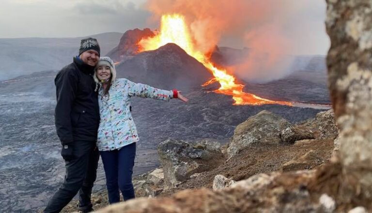 VIDEO The volcanic eruption in Iceland is seen from the balcony of a Moldovan woman living there: The volcano is like a 5km fissure