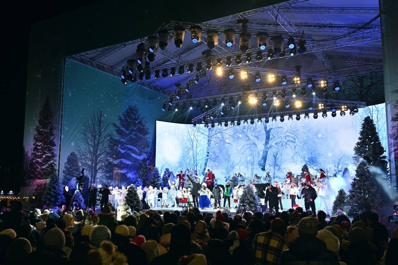Live on RLIVE TV and Rlive.md: New Year's Eve Concert in the Grand