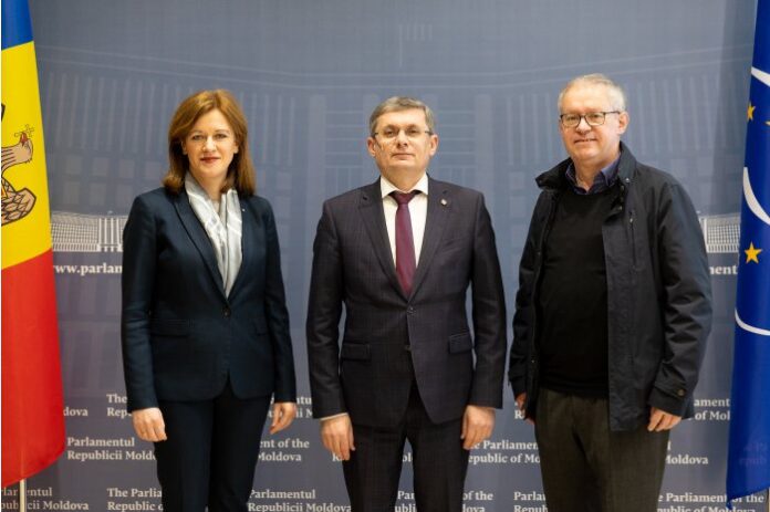 24000812_big1707204186