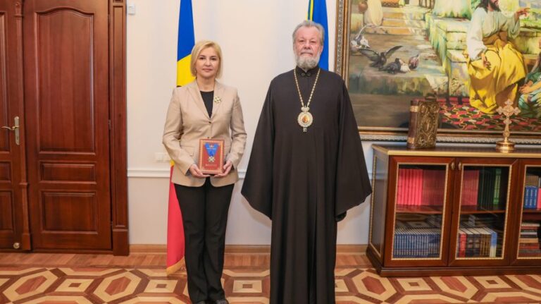 PHOTO  Irina Vlah, decorated by Metropolitan Vladimir with the order “Church Merit” of the first degree