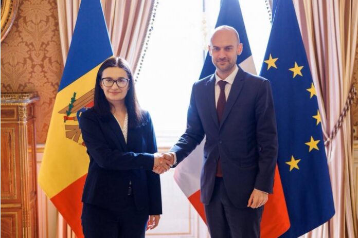 24002208_big1711616872