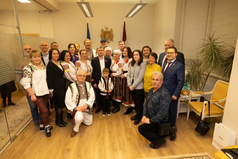 Parliament Speaker Igor Grosu meets representatives of the Moldovan diaspora in Riga
