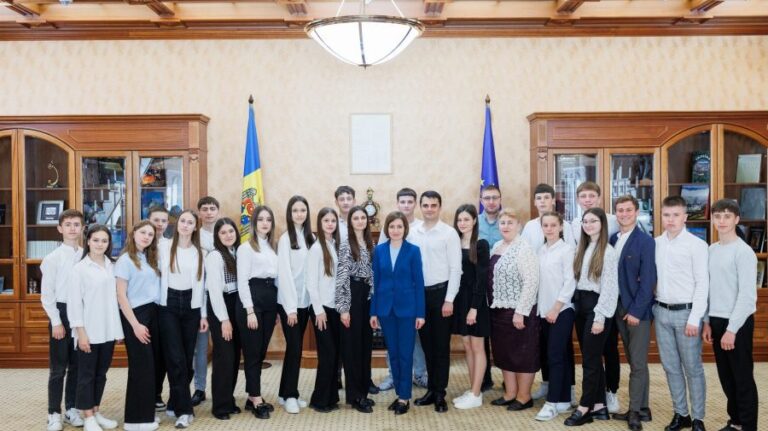 The ensemble “Hecenii” has been awarded the Parliament Diploma for their achievements in dance
