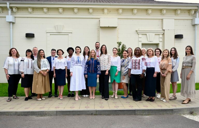 US diplomats in Moldova pay tribute to the Traditional Embroidered Blouses: “A tradition so dear to us…”