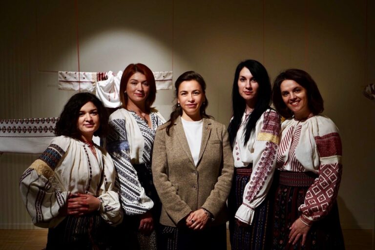 (PHOTO) Moldovan traditional shirts conquer Sweden