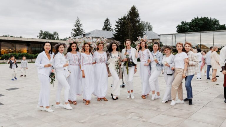 “Sânzienele Night” – with mystical traditions, unlimited white wine, and a Retro Pop party at Castel Mimi