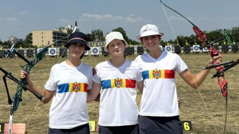 Three Moldovan women became bronze medalists at the European Archery Championship