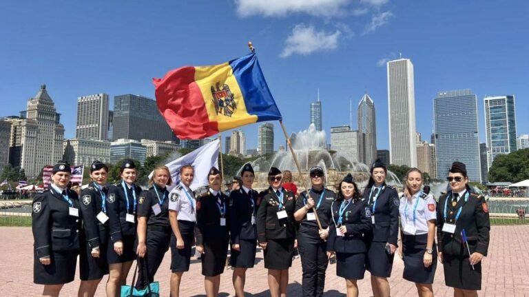 13 policewomen from Moldova visit the USA. They attended an event that gathered women from 70 countries
