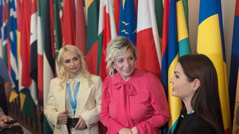 (VIDEO) Zakharova scares Moldovans to vote “correctly”: boys will be turned into girls. Tauber agrees