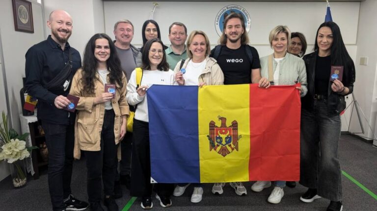 (VIDEO) “A Vote from Afar, a Hope for Moldova”: The first 11 Moldovan tourists voted in Japan