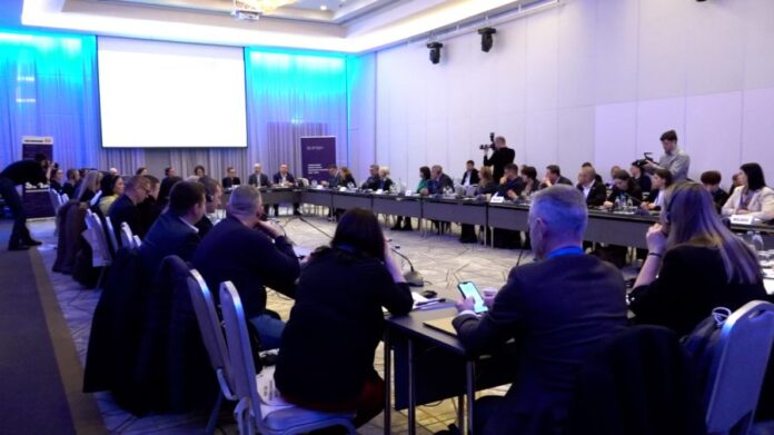 REPORTAJ-FORUM-CORUPTIE.00_01_49_04.Still016-900x505