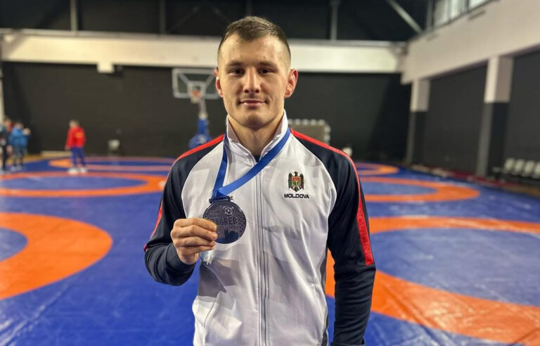 A Moldovan wrestler, Valentin Petic, has won a silver medal at the Zagreb Open tournament
