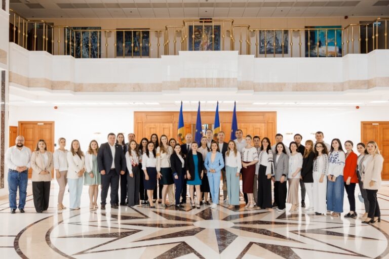 President Maia Sandu Meets with SPRINT Program Participants to Discuss Public Service Modernization