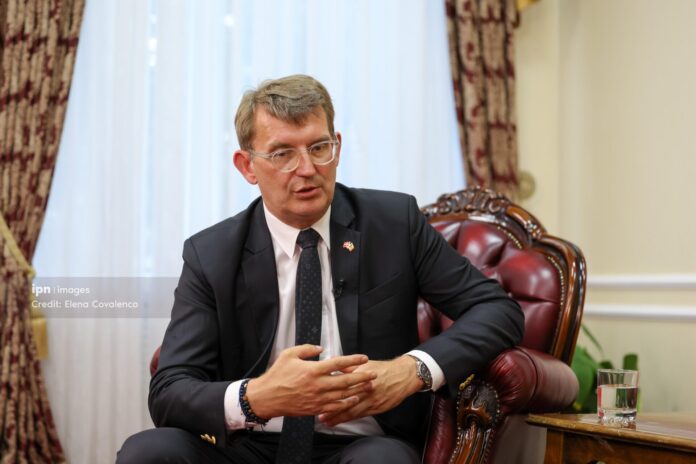 Ministrul-Apararii-1920x1280