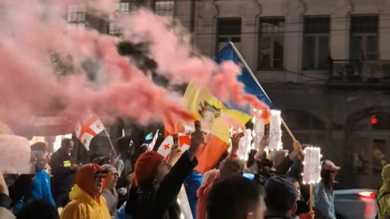309 days of protests in Georgia: The flag of Moldova, spotted at one of them, symbolizes resistance to Putin