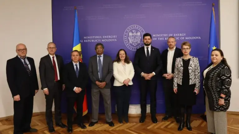 The USA offers $130 million for the Straseni–Gutinas line. American businessmen discussed with Hajder and Junghietu