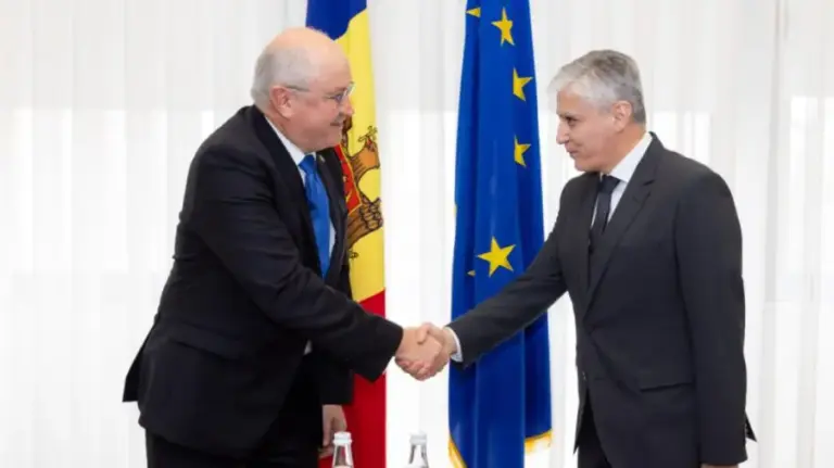 Prime Minister Munteanu met with the Ambassador of Azerbaijan to Moldova. What did they discuss?